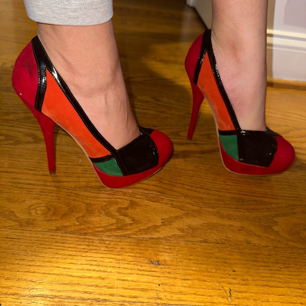 Statement Heels - Picture 2 of 7